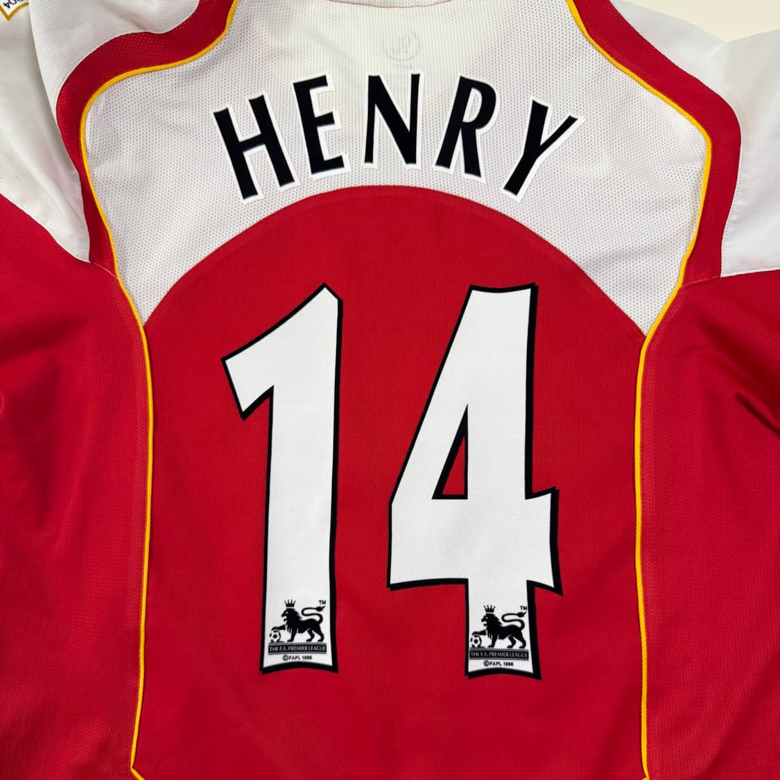 04-05 아스날 홈 앙리 유니폼 상품이미지2
