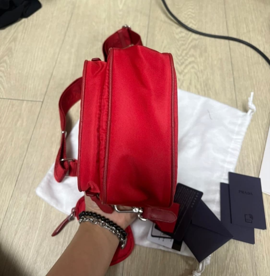 프라다 반돌리에라 로쏘 나일론 크로스백 상품이미지2