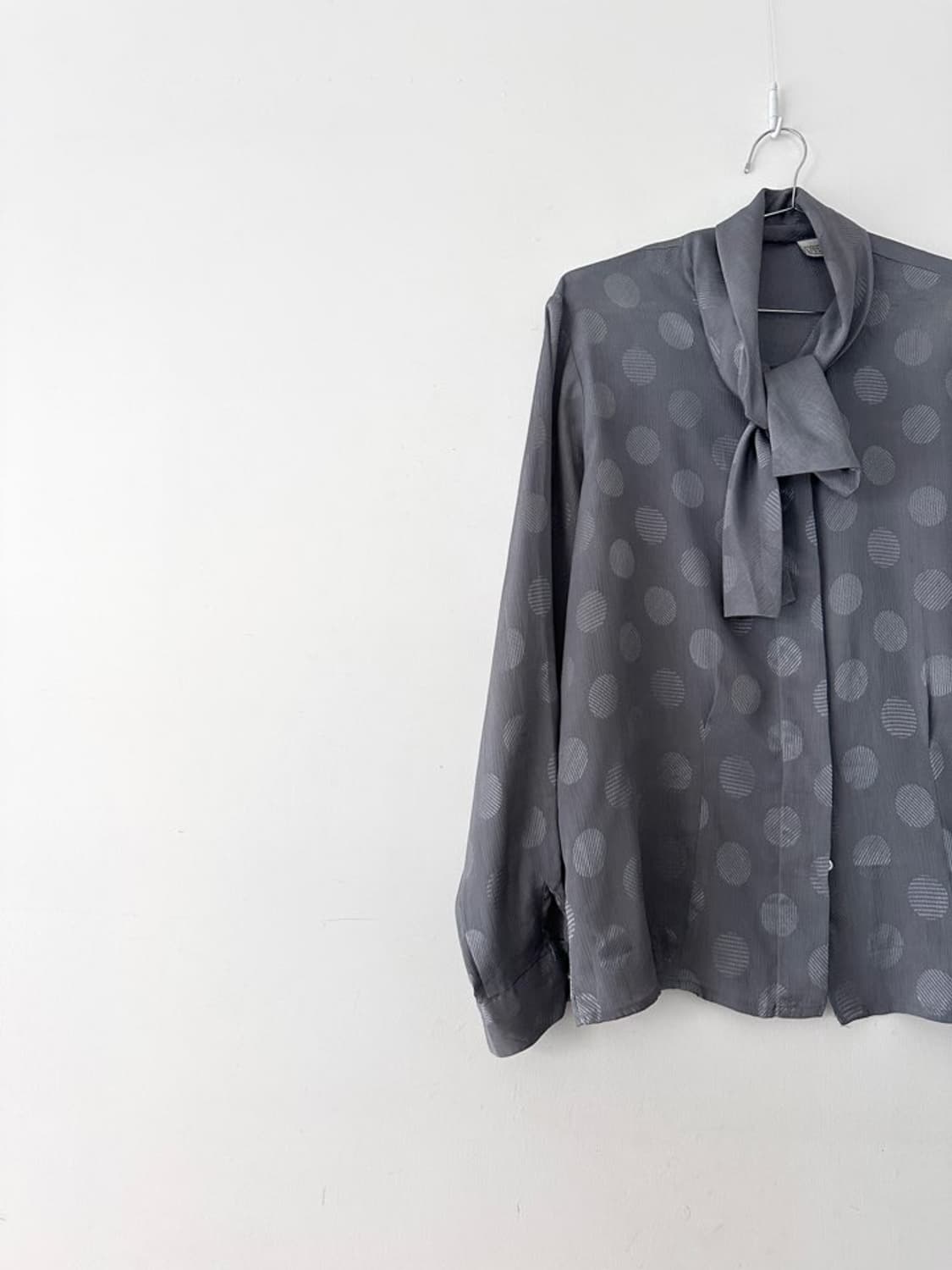 Dot pattern neck detail blouse / grey 상품이미지7