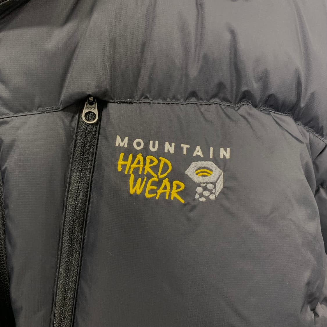 마운틴하드웨어 자수로고 블랙 패딩 상품이미지4
