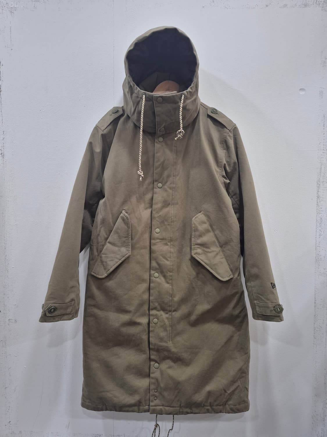 뉴에라 구스다운 롱패딩 파카 점퍼 카키색 남성 95~100사이즈 상품이미지1