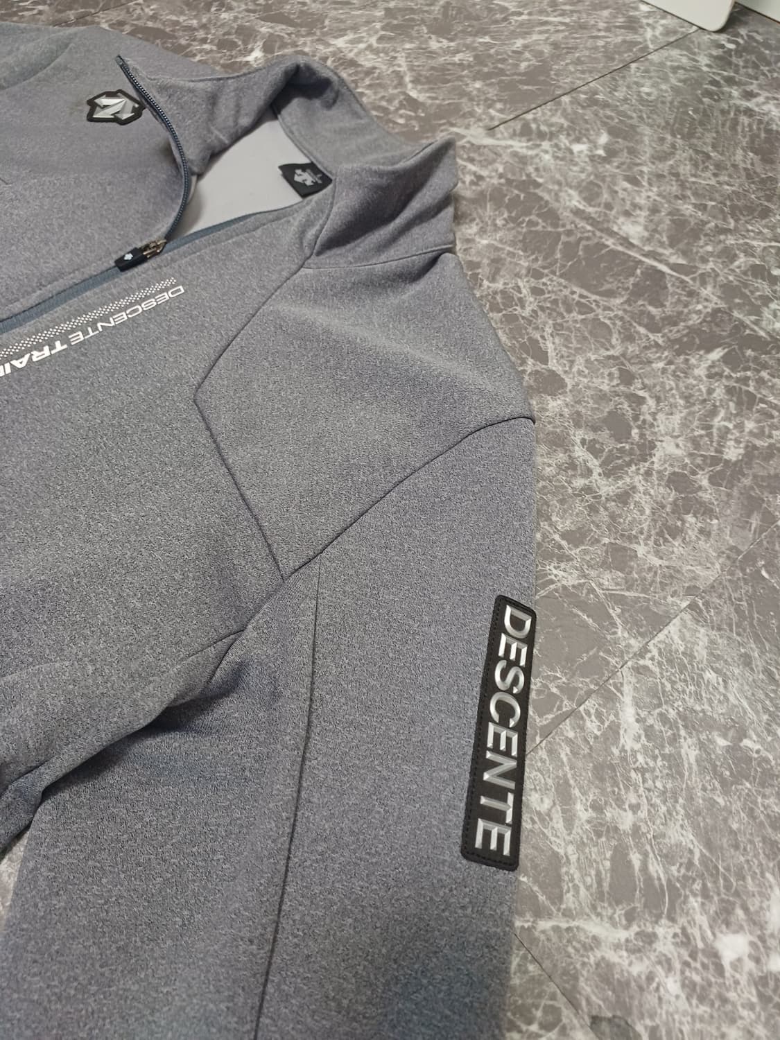 데상트 트레이닝 집업 L 상품이미지5