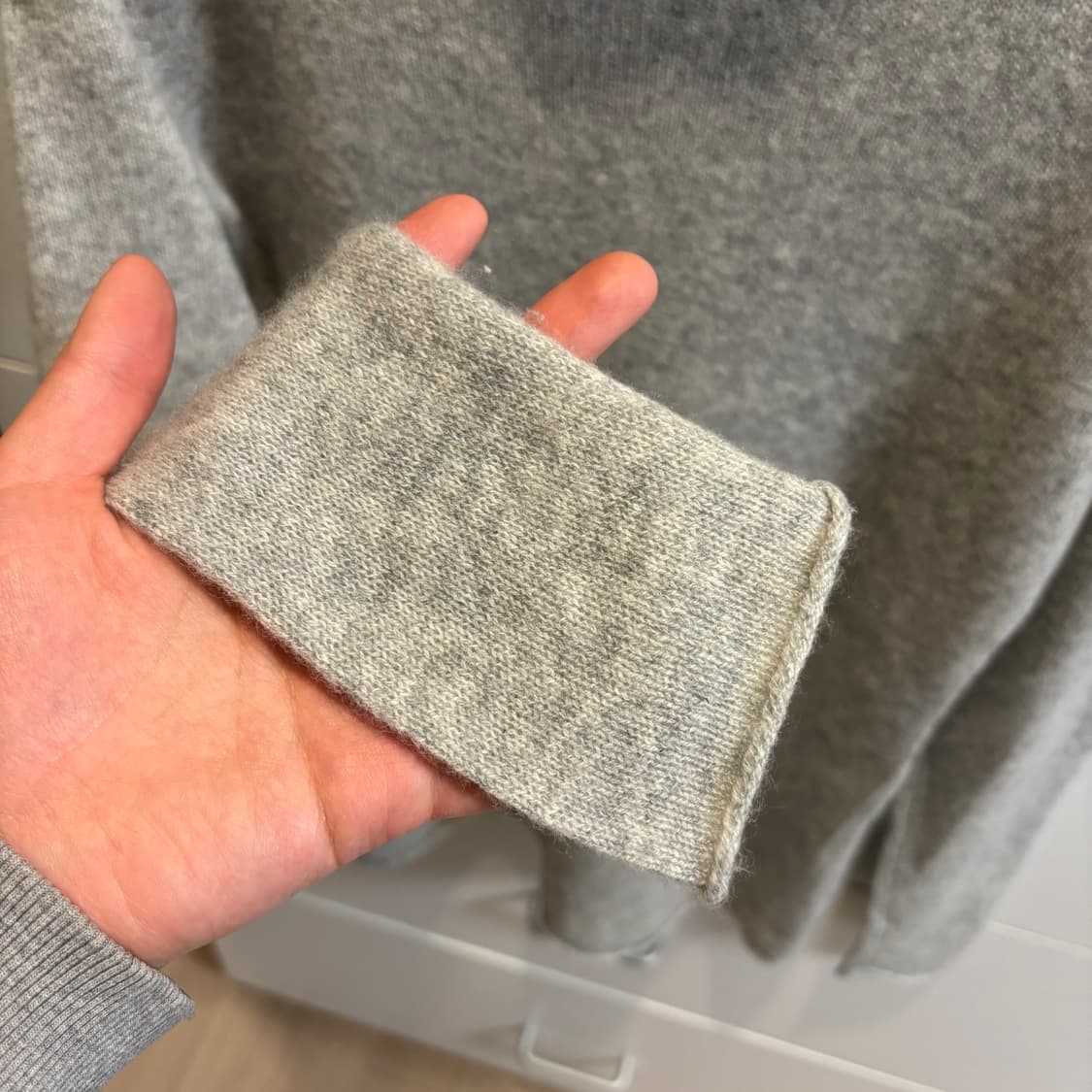 띠어리 Theory 캐시미어 100% 그레이 반목 니트 상품이미지4