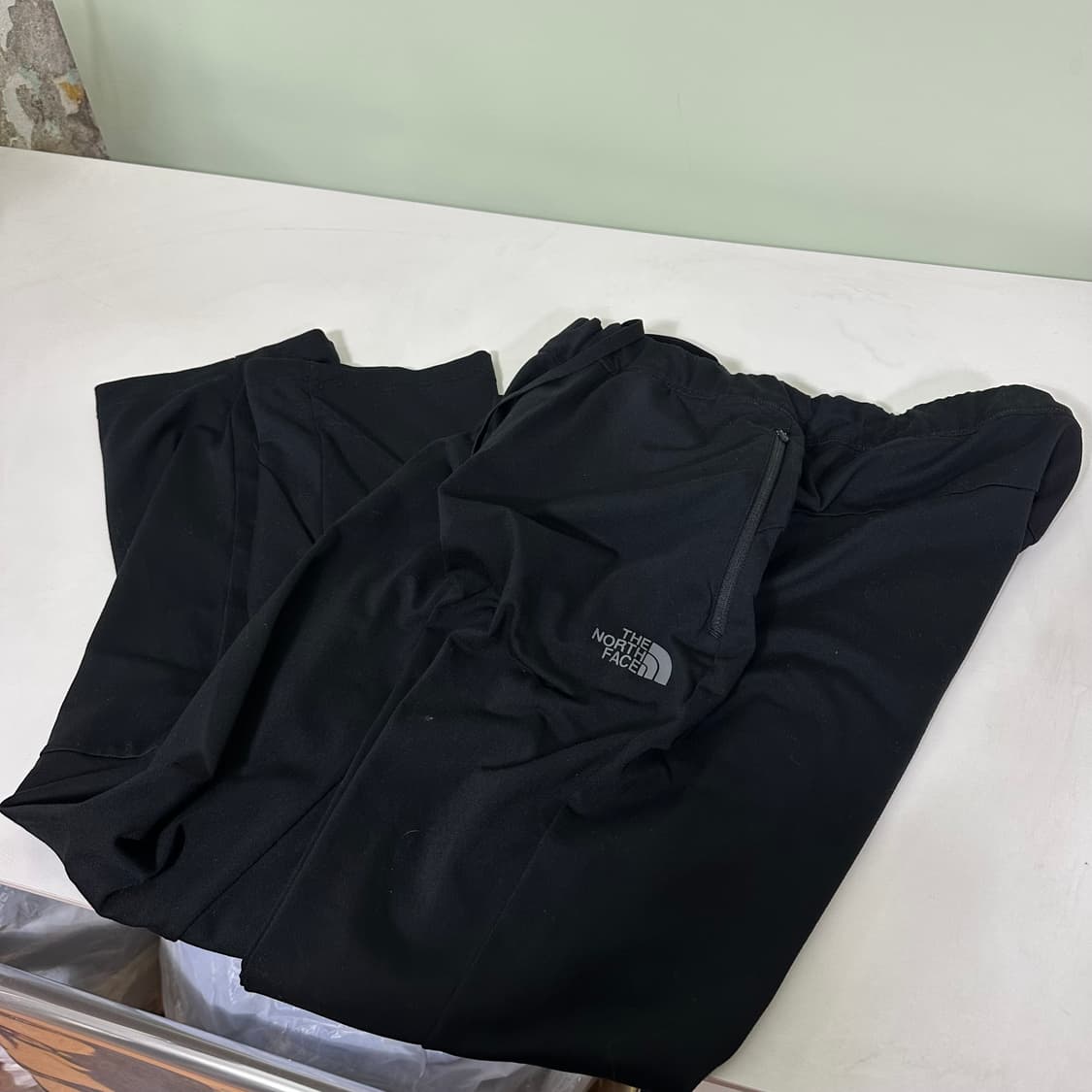 L 노스페이스 블랙 기본로고 레귤러핏 밴딩폴리팬츠 상품이미지1