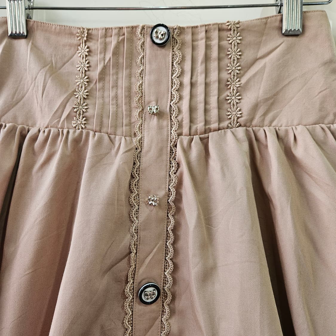 엑시즈팜(axes femme) 베이지 플레어 스커트 상품이미지2