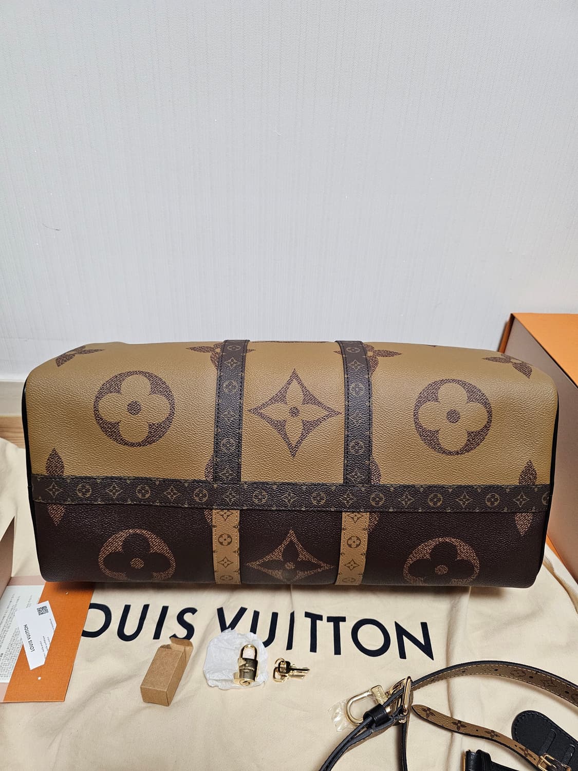 루이비통 리버스 자이언트 모노그램 키폴45 25Fw (새상품) 상품이미지6