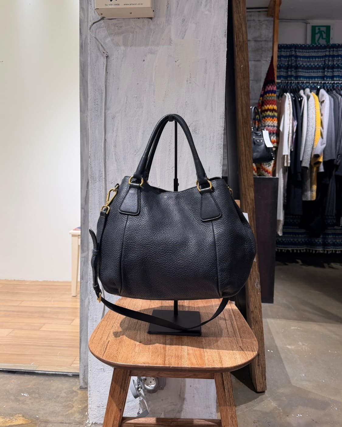 프라다 블랙 비텔로 다이노 사첼백 상품이미지4