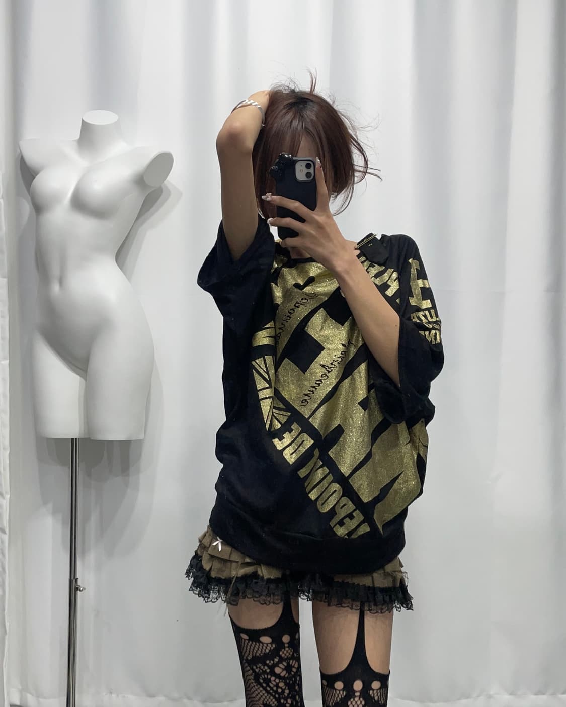 🎸블랙 오프숄더 골드 프린팅 롱슬리브🎸 상품이미지2