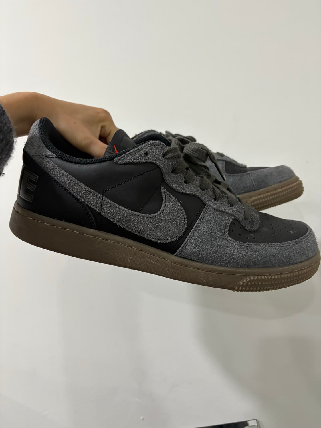 나이키 터미네이터 로우 다크 애쉬 상품이미지1