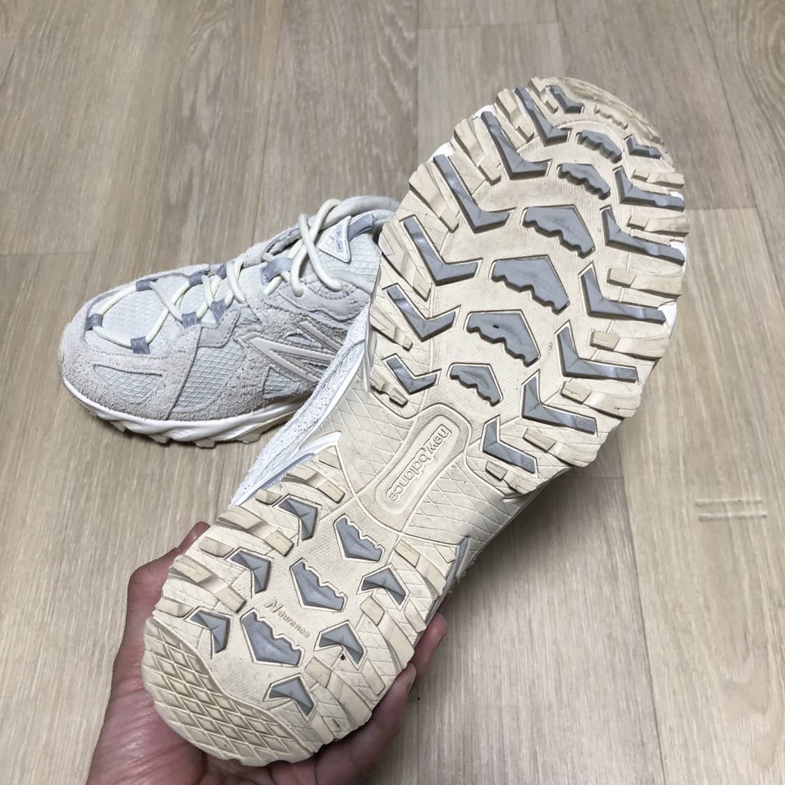 (260) 뉴발란스 ML 610 앙고라 크림 스웨이드 트래킹 스니커즈 상품이미지4