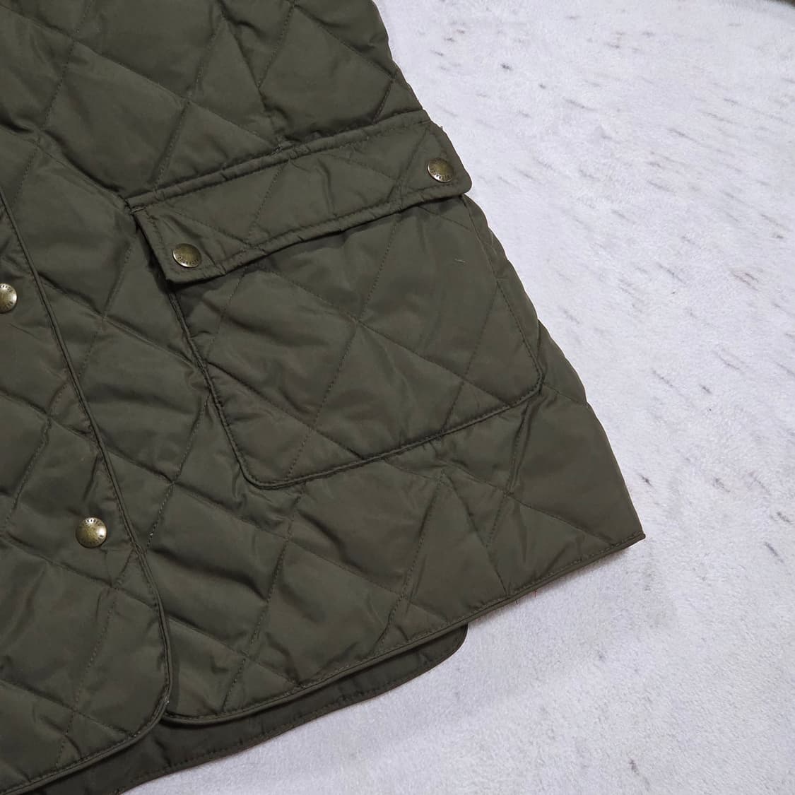 버커루 카키 누빔 덕다운 경량 패딩 자켓 상품이미지4