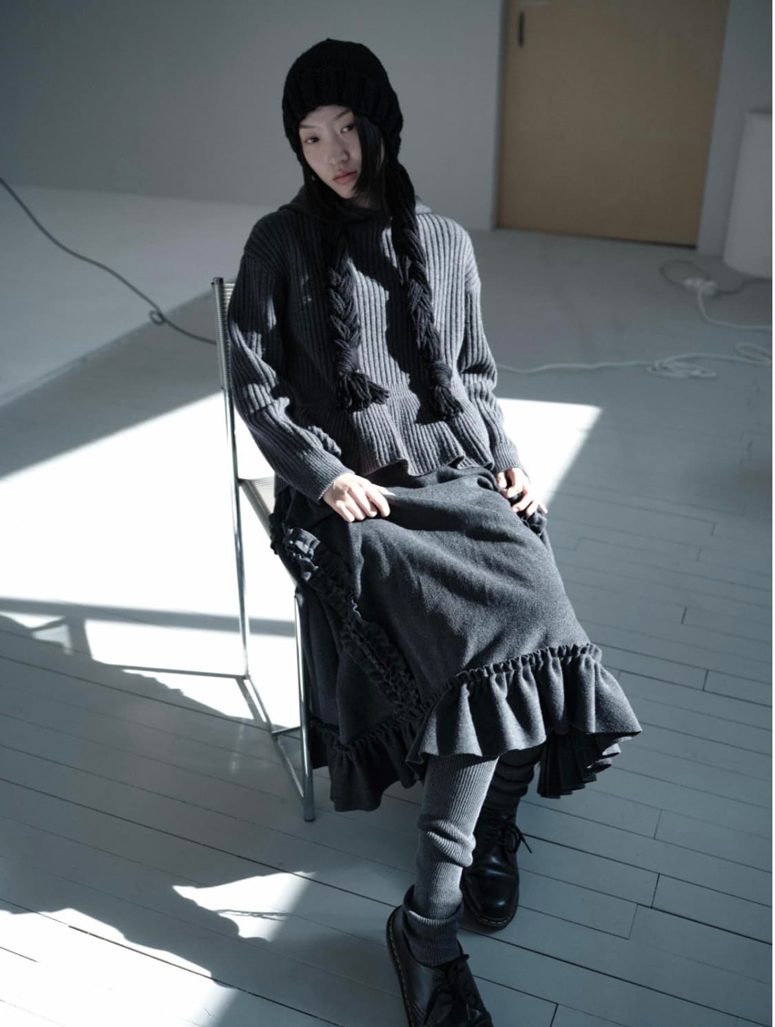 생긴스튜디오 플레어 웨이스트 울 후드 니트 상품이미지2