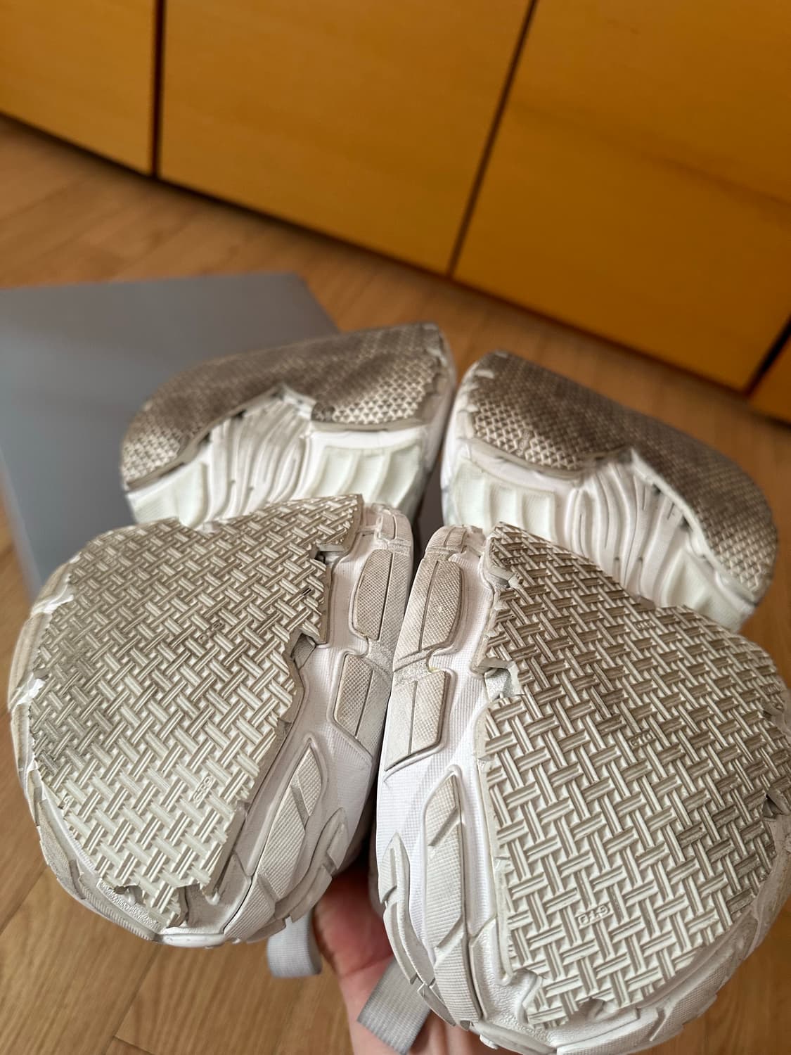 발렌시아가 6xl 화이트 43 상품이미지8