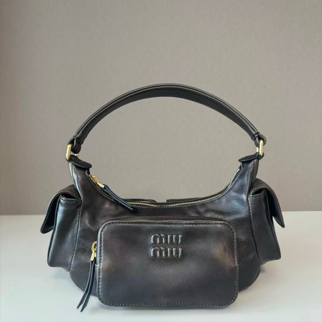 미우 미우 나파 레더 호보백 블랙 5BC146 상품이미지1
