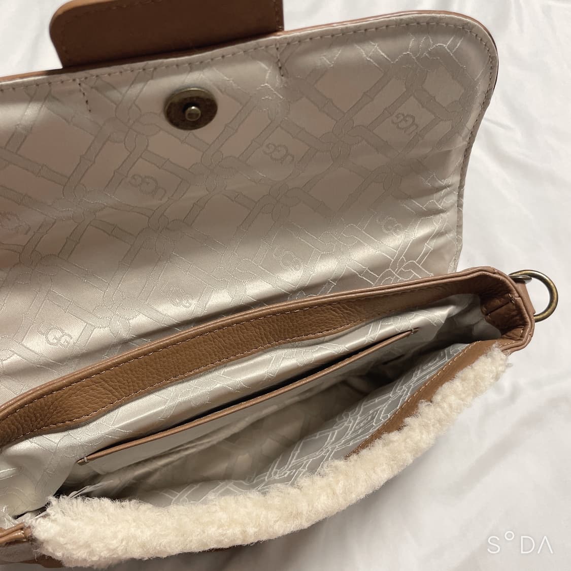 UGG 어그 크로스백 상품이미지8