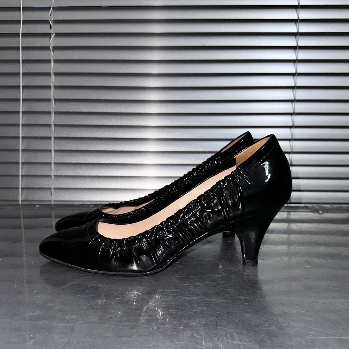 00s 빈티지 프라다 에나멜 가죽 힐 상품이미지1