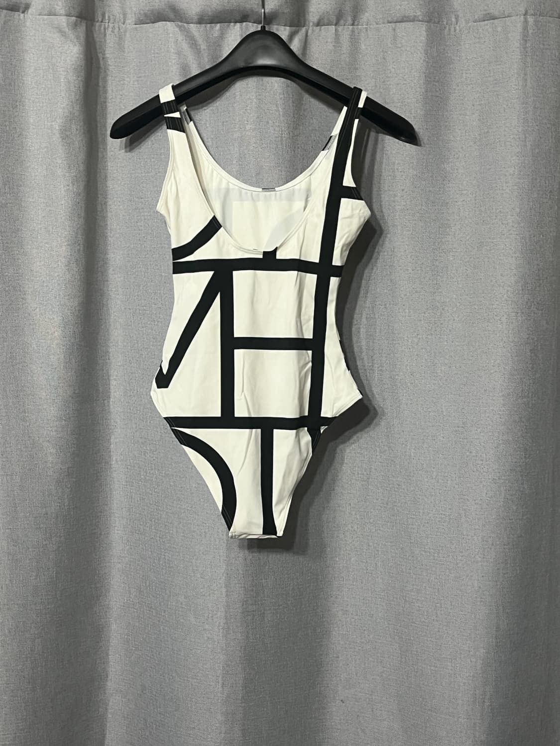 토템 모노그램 스웜수트 상품이미지2