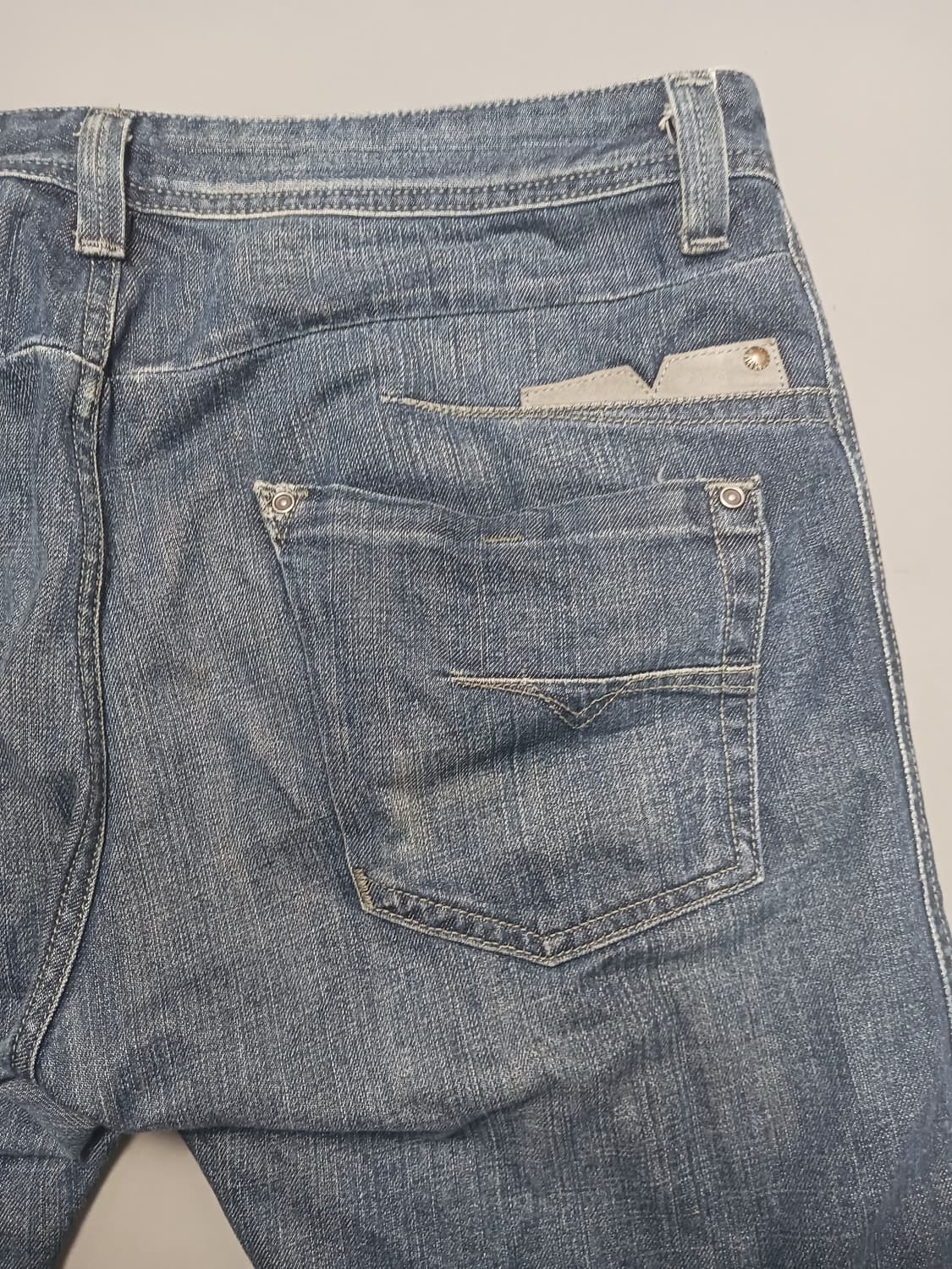 [36] 디젤 대런 워시 0RZ31 레귤러 슬림 테이퍼드진 청바지 상품이미지9