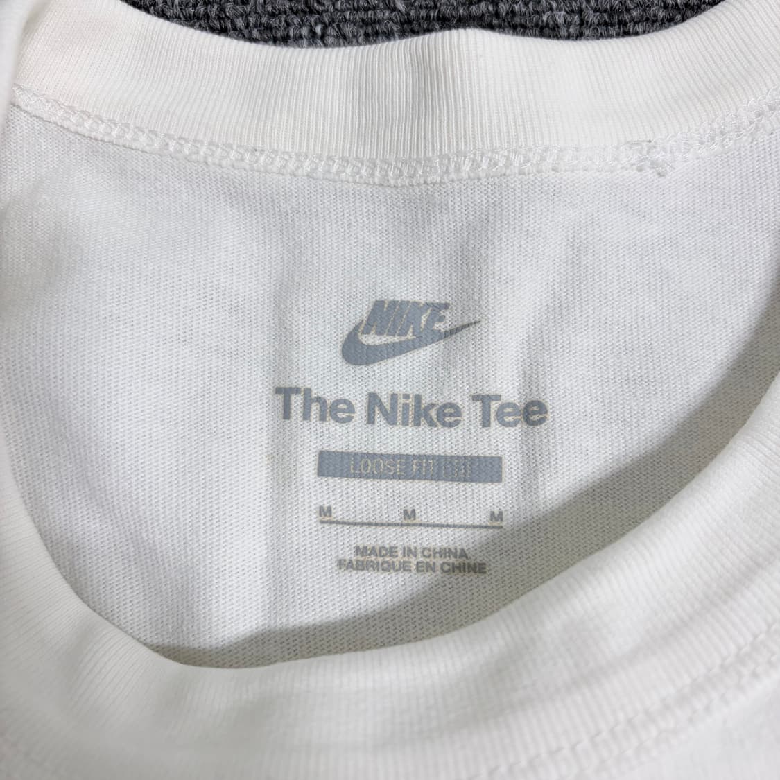 나이키 프리미엄 에센셜 반팔티 상품이미지3