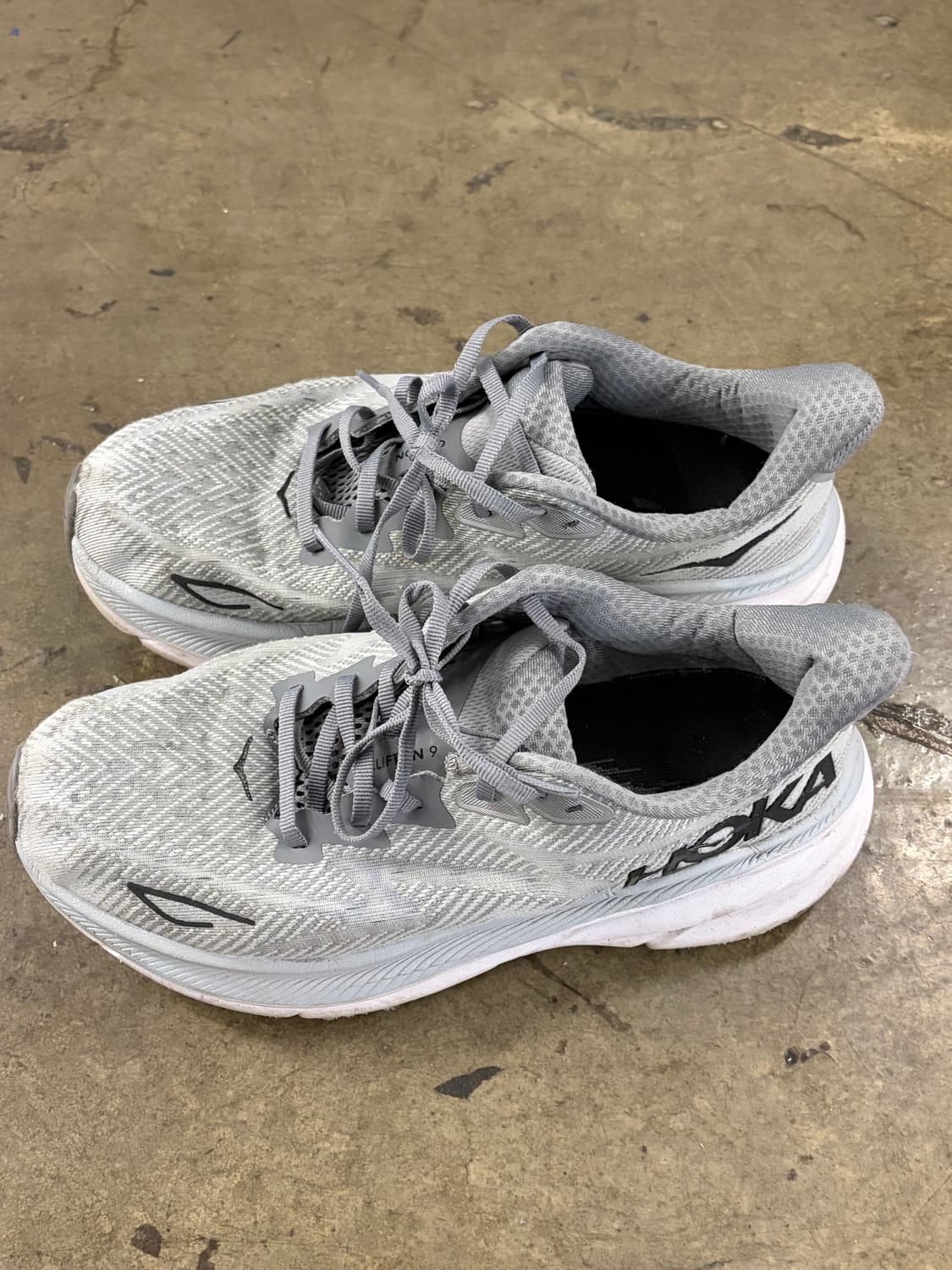호카 클리프톤 9 회색 런닝화 260mm 상품이미지4