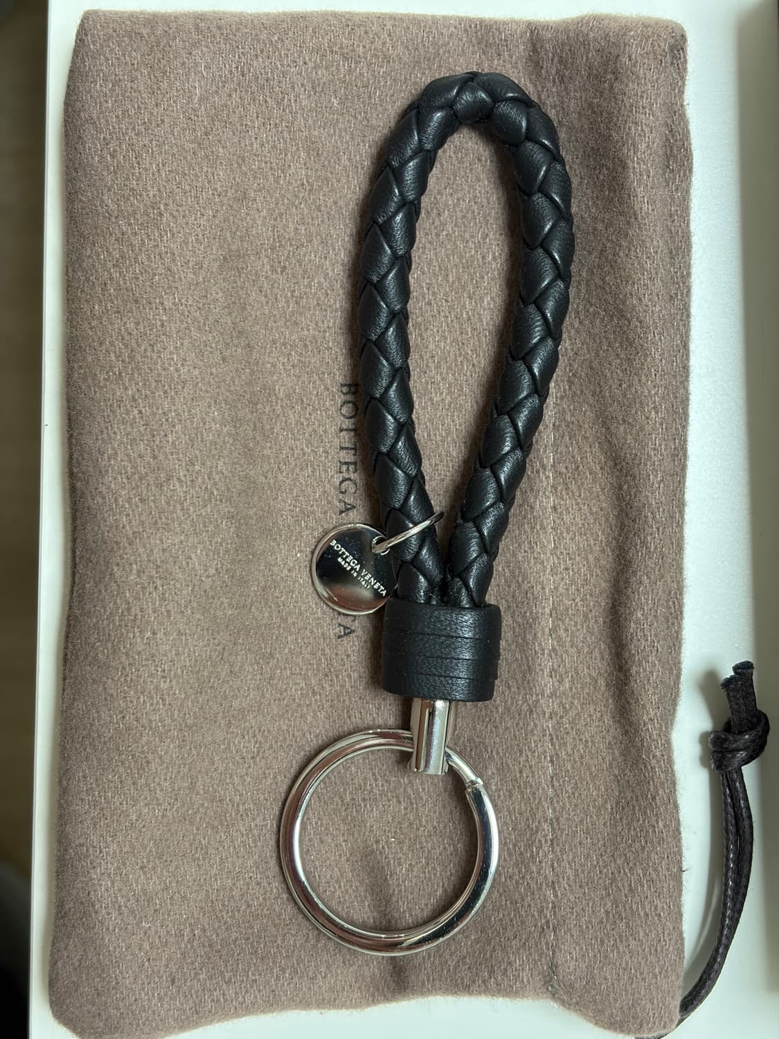 보테가 베네타 로고 태그 키링 블랙 상품이미지3