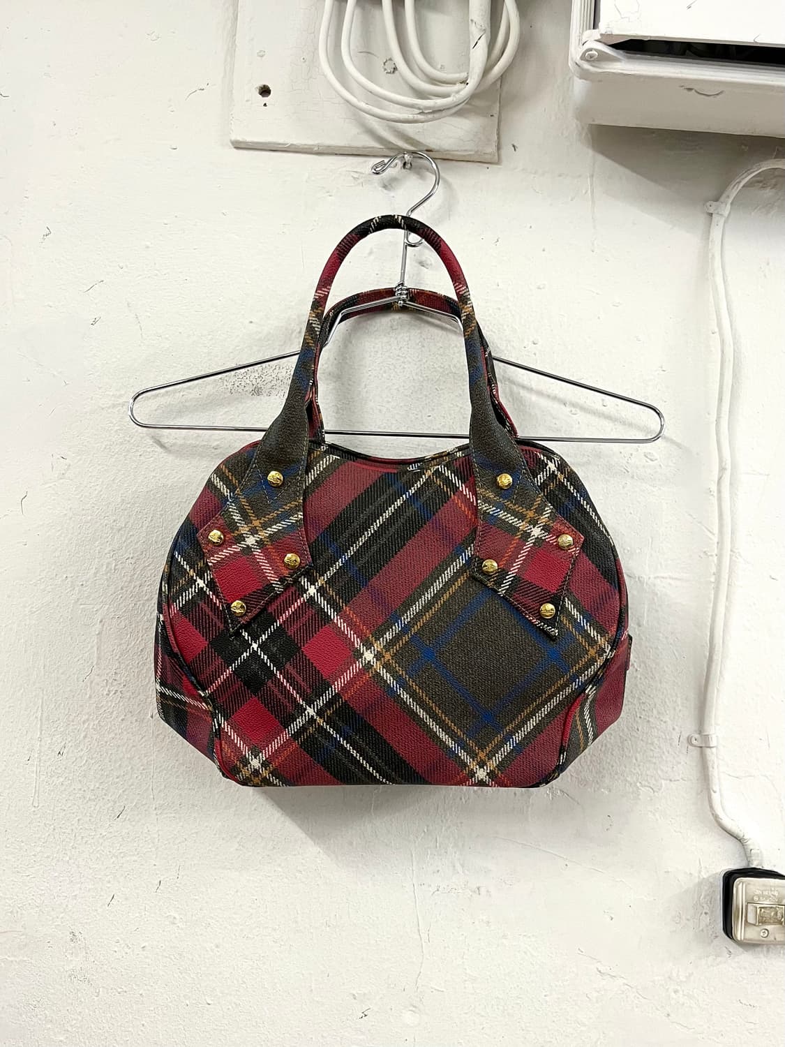 비비안웨스트우드 체크 하트 실루엣 백 상품이미지2