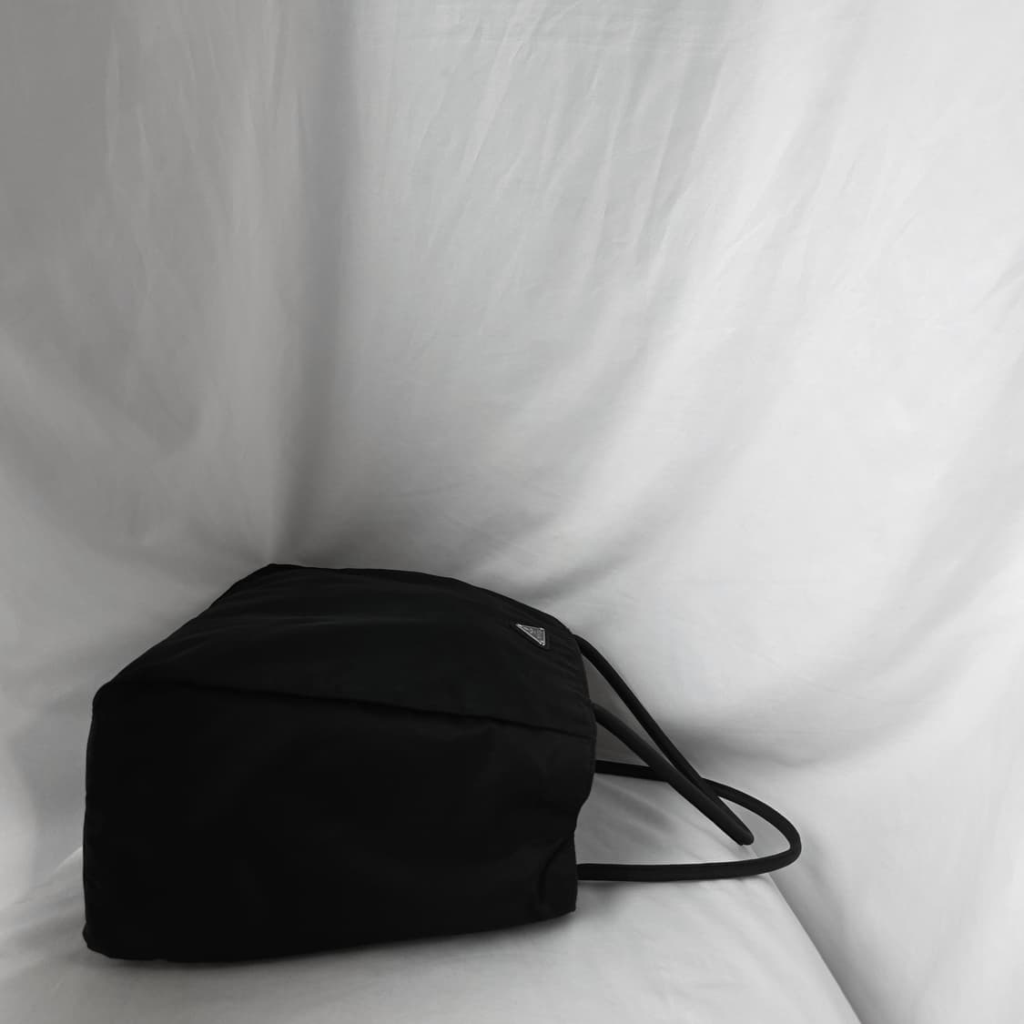 [정품 PRADA] 프라다 포코노 나일론 토트백 상품이미지3