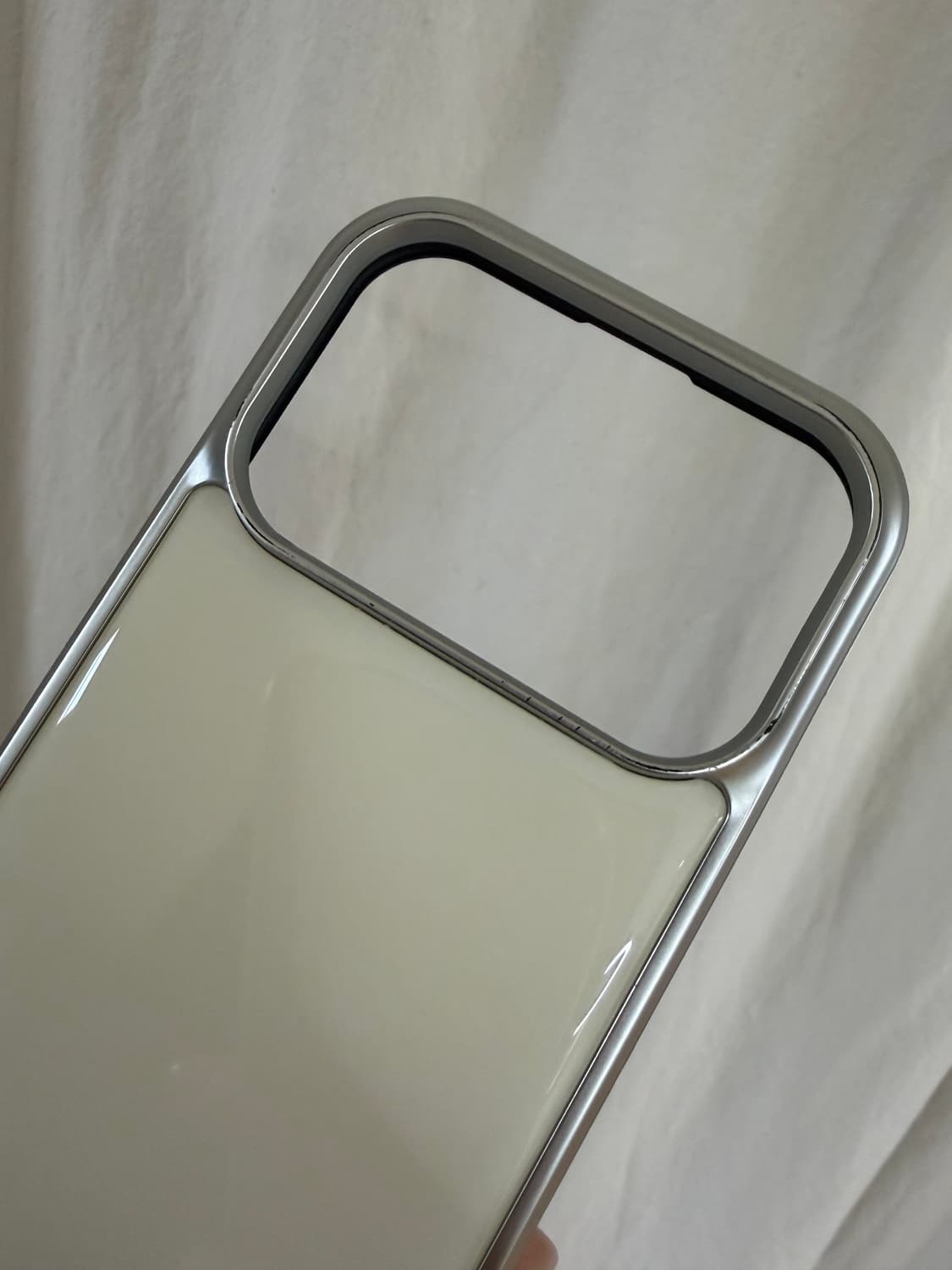 미닛뮤트 실버 에폭시 아이폰 17프로 케이스 (버터) 상품이미지4