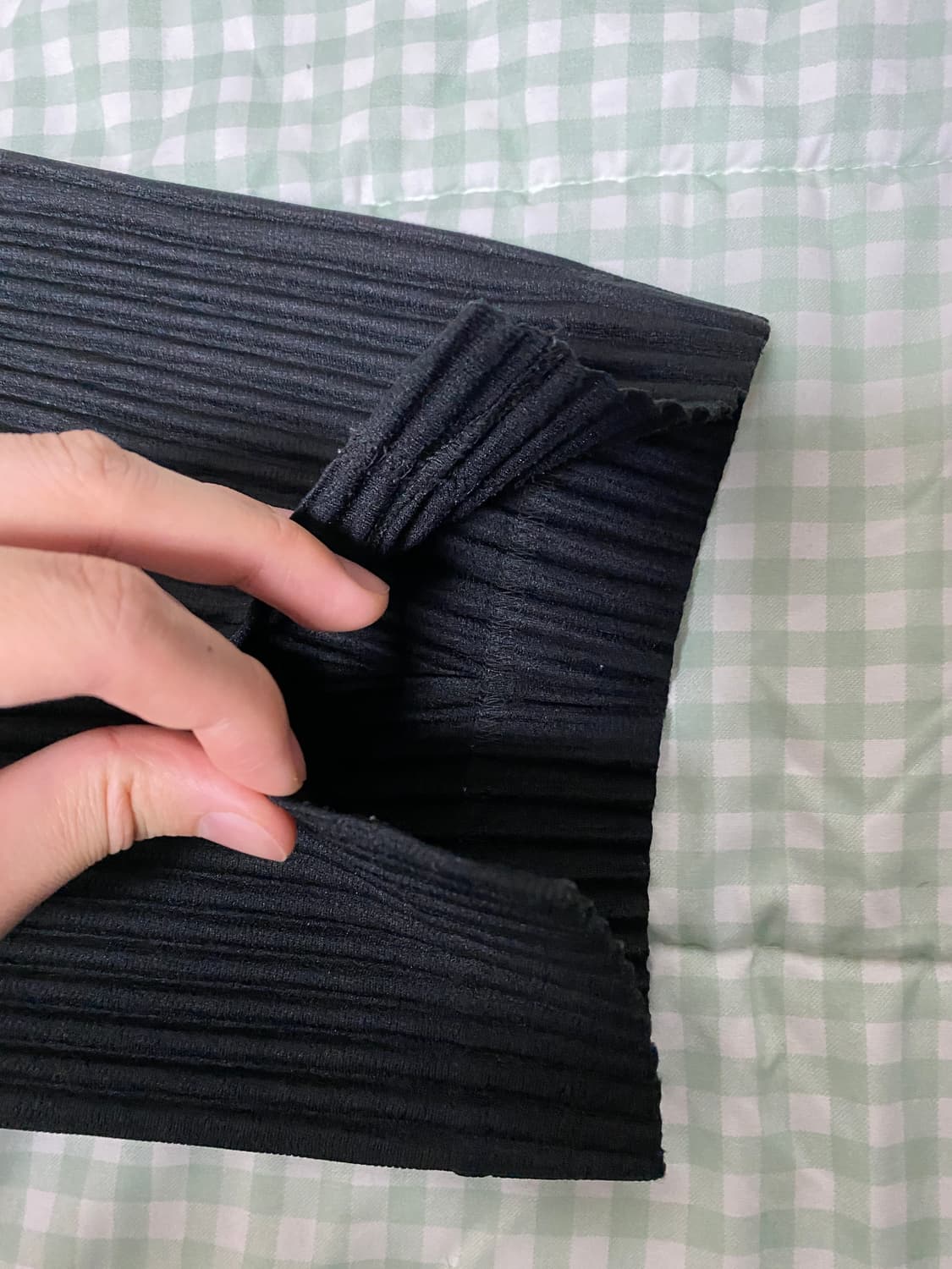 옴므플리세 밑단 절개 바지 상품이미지3