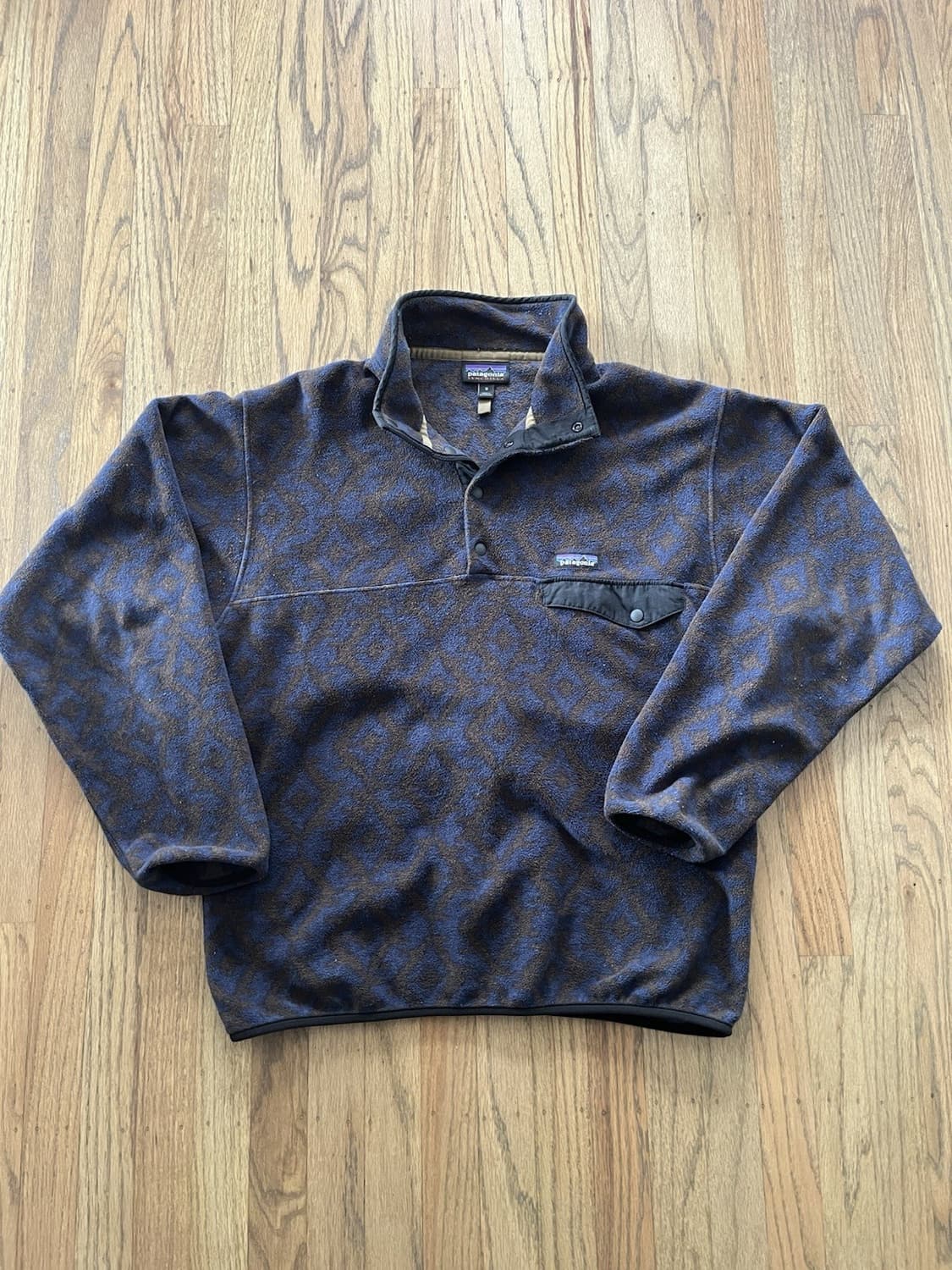 파타고니아 신칠라 스냅-T 네이비/브라운 아즈텍 패턴 상품이미지1