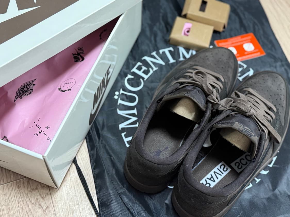 조던 1 x 트래비스 스캇 레트로 로우 OG SP 벨벳 브라운 앤 다크 상품이미지3