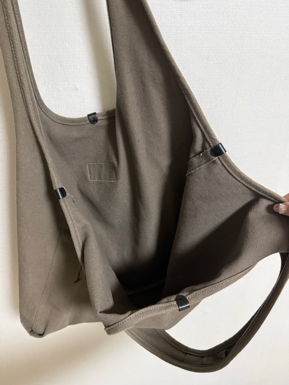 MATIN CRACKED LOGO ECOBAG IN CHARCOAL 상품이미지5