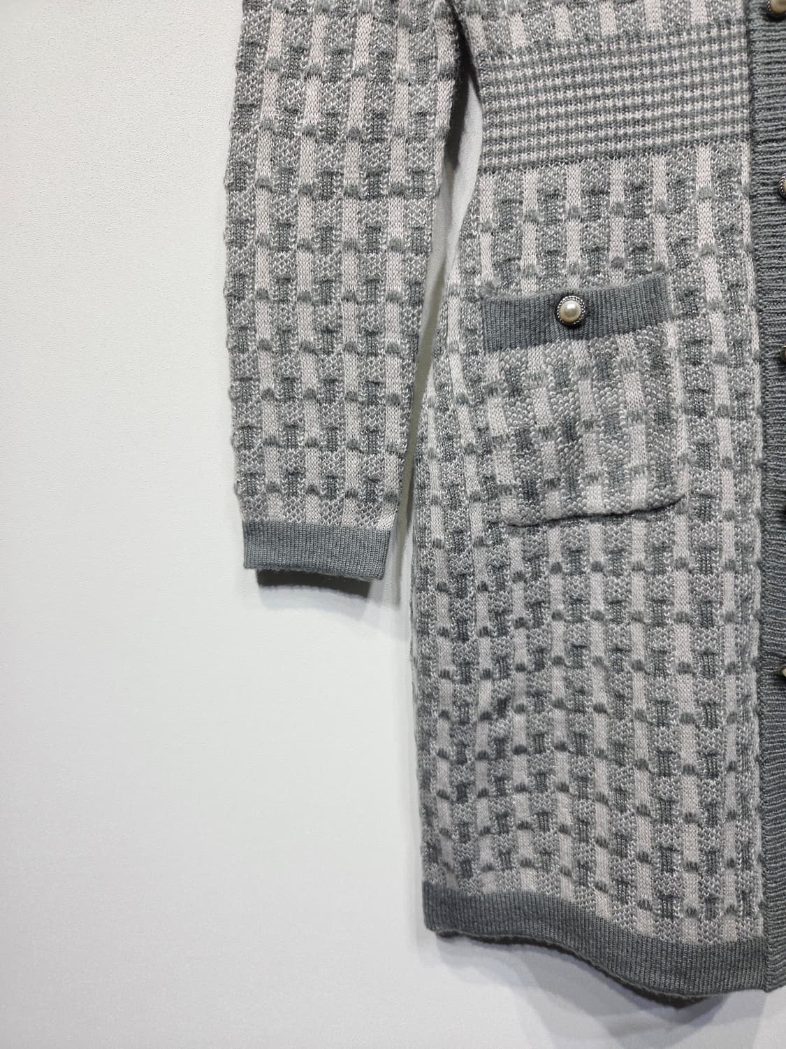 NAIN 나인 브이넥 진주버튼 패턴 니트 원피스 상품이미지4