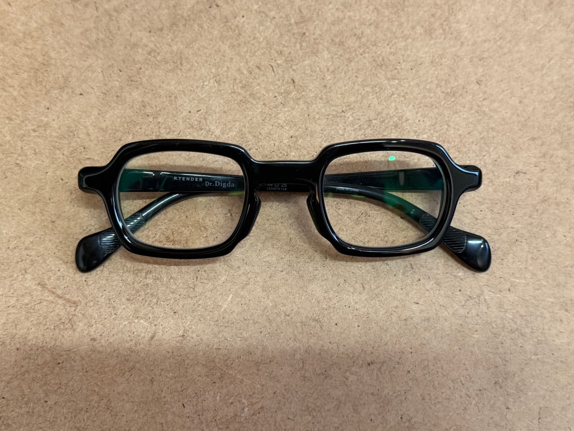 알텐더 디그다 블랙(브라운 변색렌즈) 상품이미지1