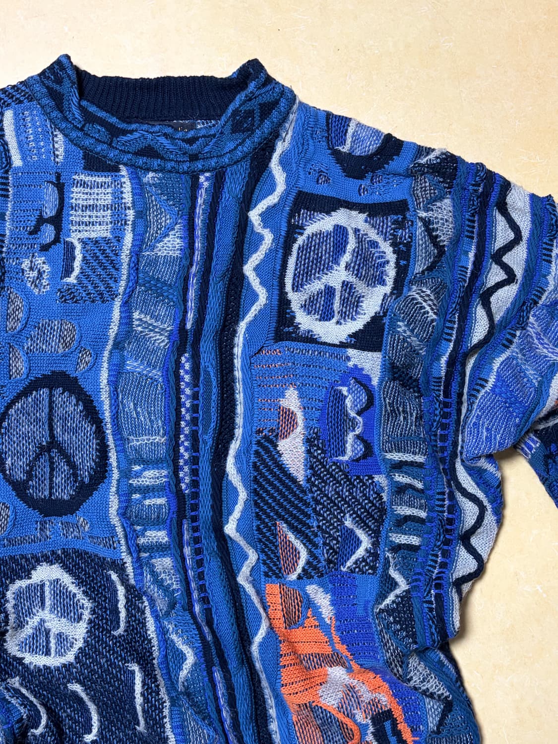 캐피탈보로맛 스웨터 상품이미지3