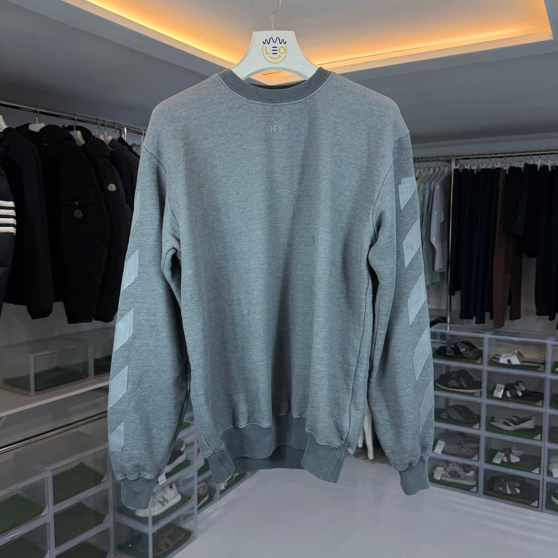 [리오브] 오프화이트 그레이 애로우 맨투맨 상품이미지2