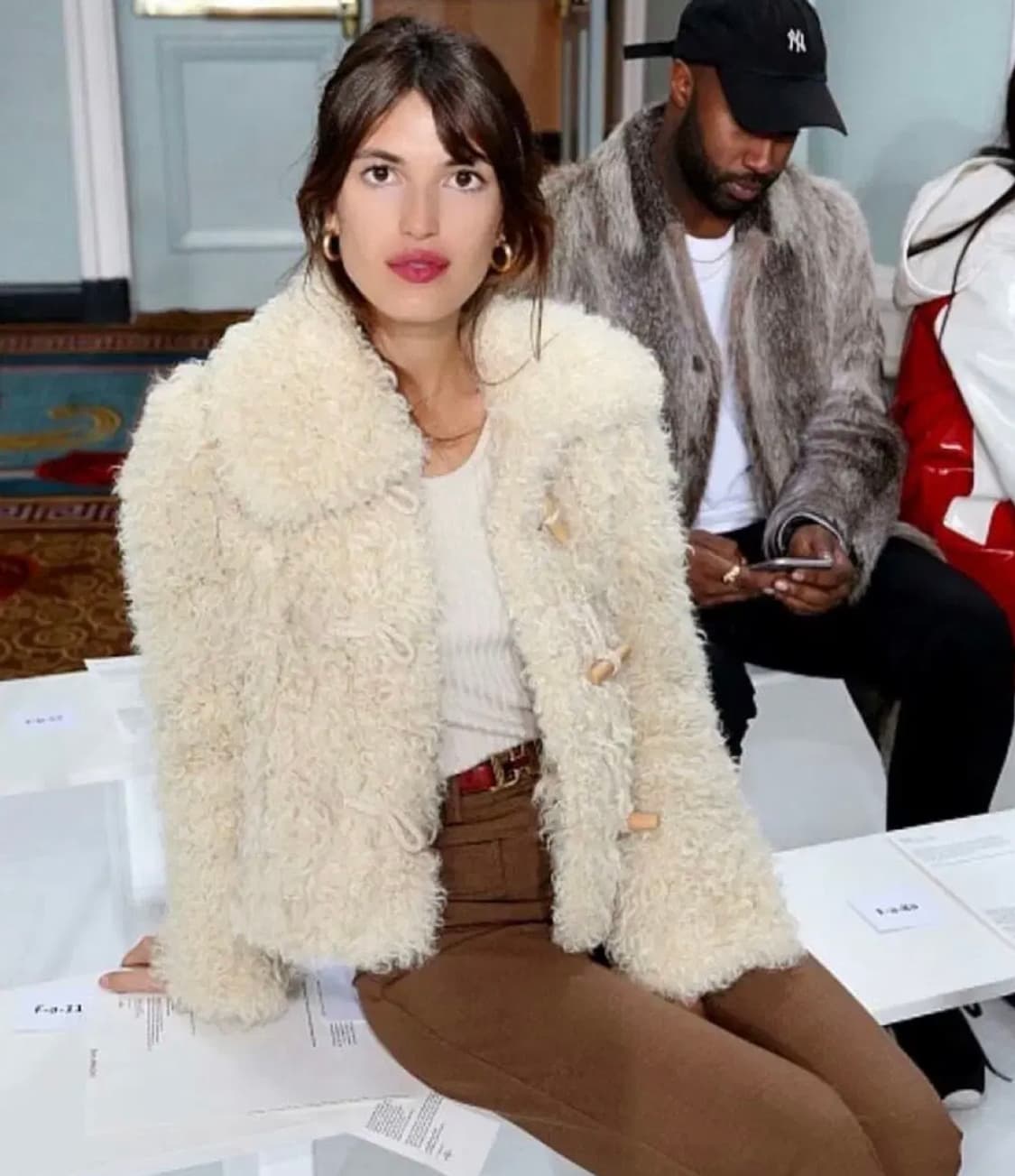 잔느 다마스 착용 리포메이션 퍼자켓 상품이미지2