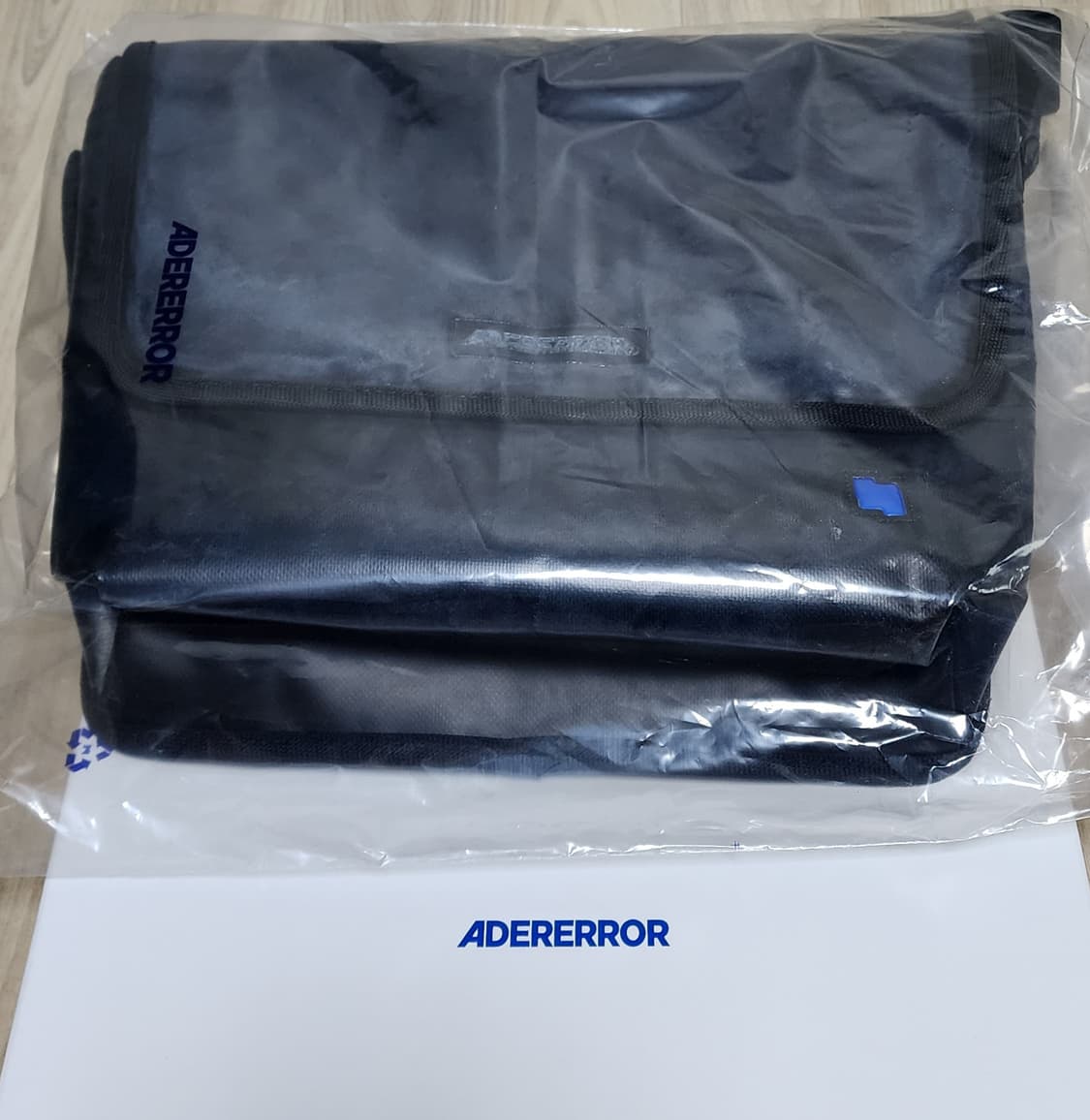 아더에러 트레이스 이스티 메신저백 가방 느와르 블랙 상품이미지7