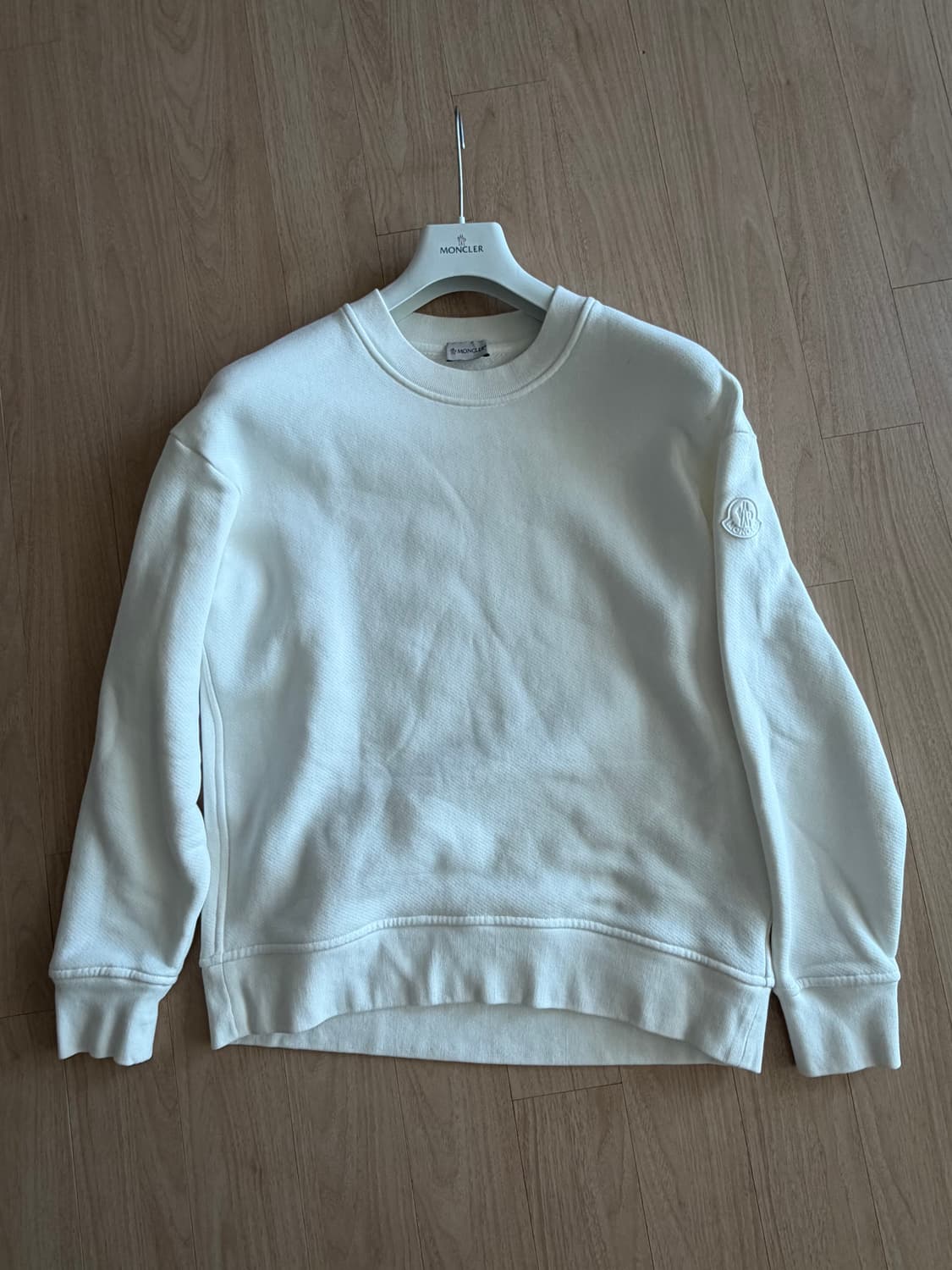 몽클레르 로고 스웨트셔츠 화이트 22FW 상품이미지3