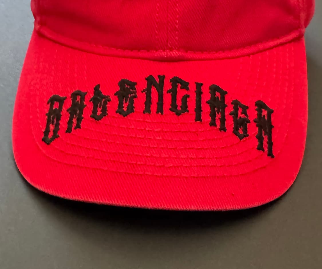 Balenciaga Gothic Logo Baseball Cap 상품이미지2