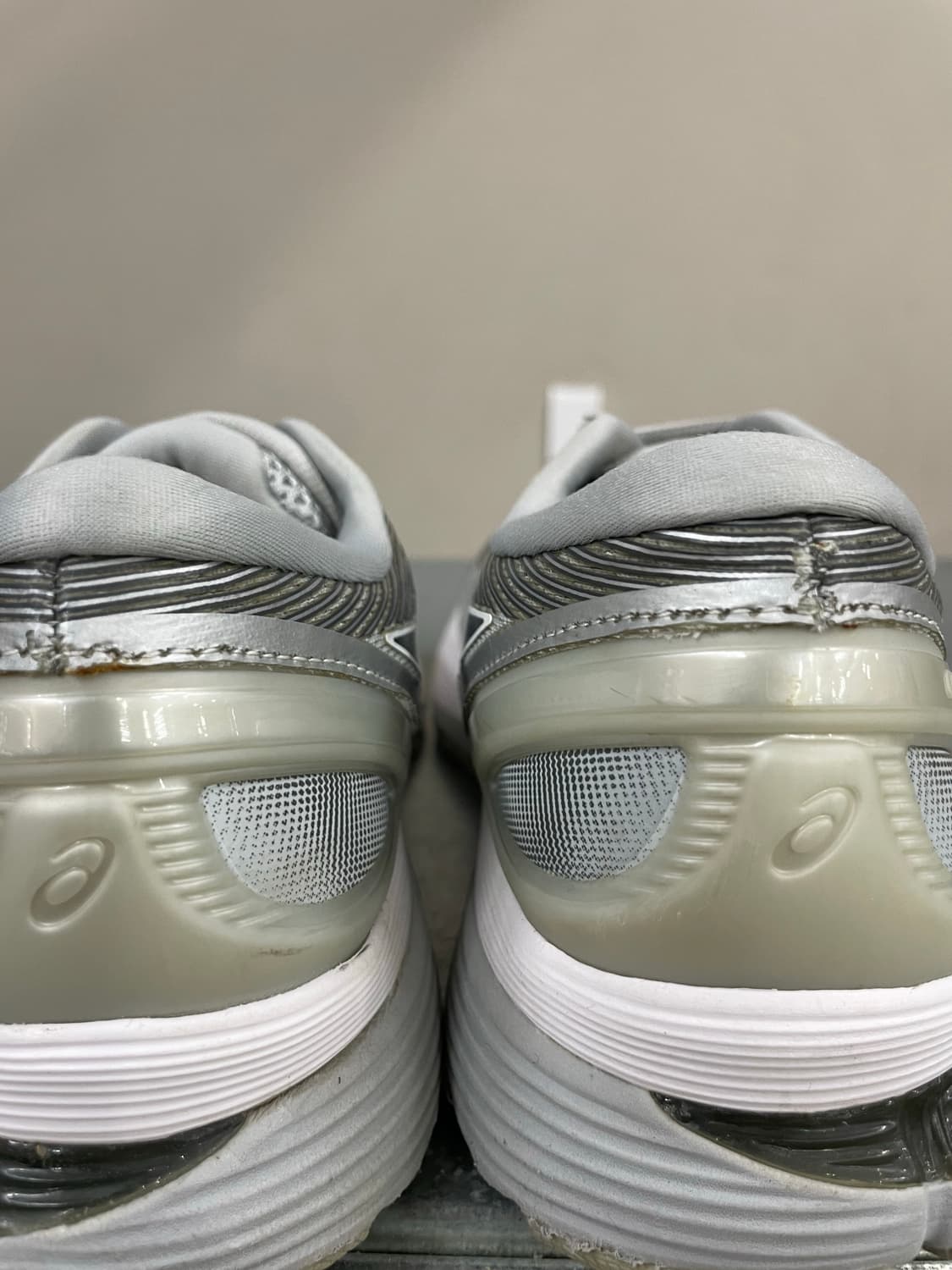 아식스 젤 님버스 21 미드 그레이 실버 265 상품이미지7