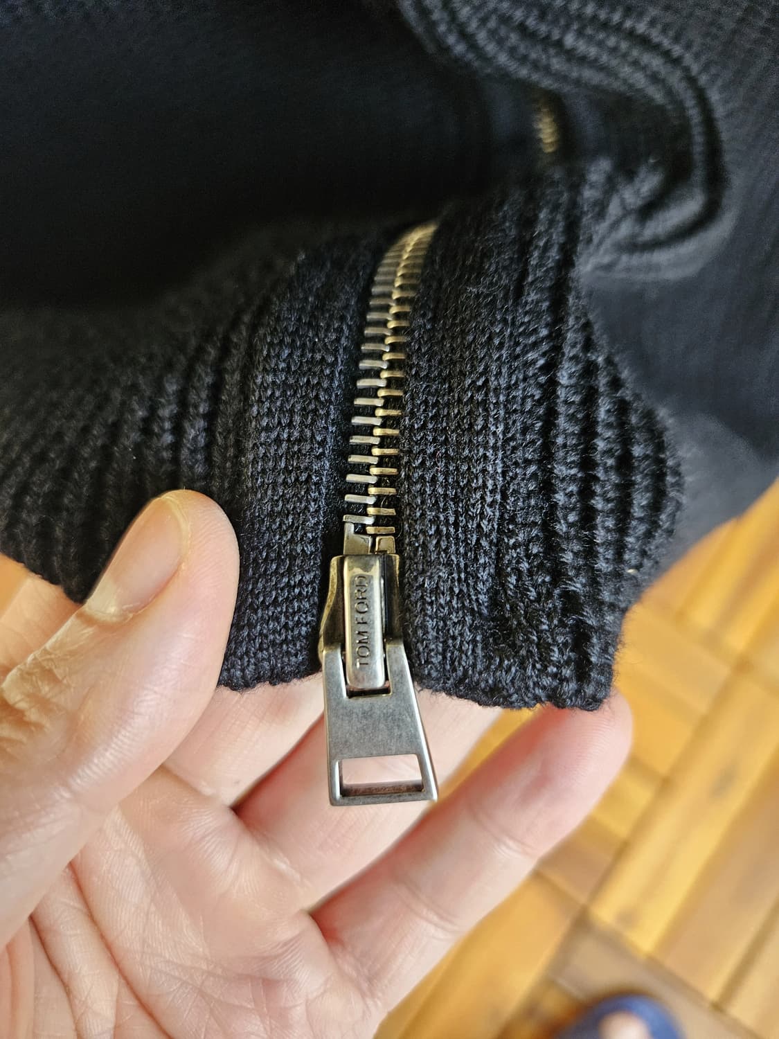 톰포드 짚업가디건 상품이미지4