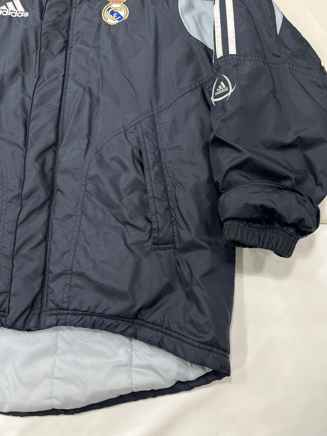 아디다스 레알 마드리드 CF 벤치 재킷 상품이미지7