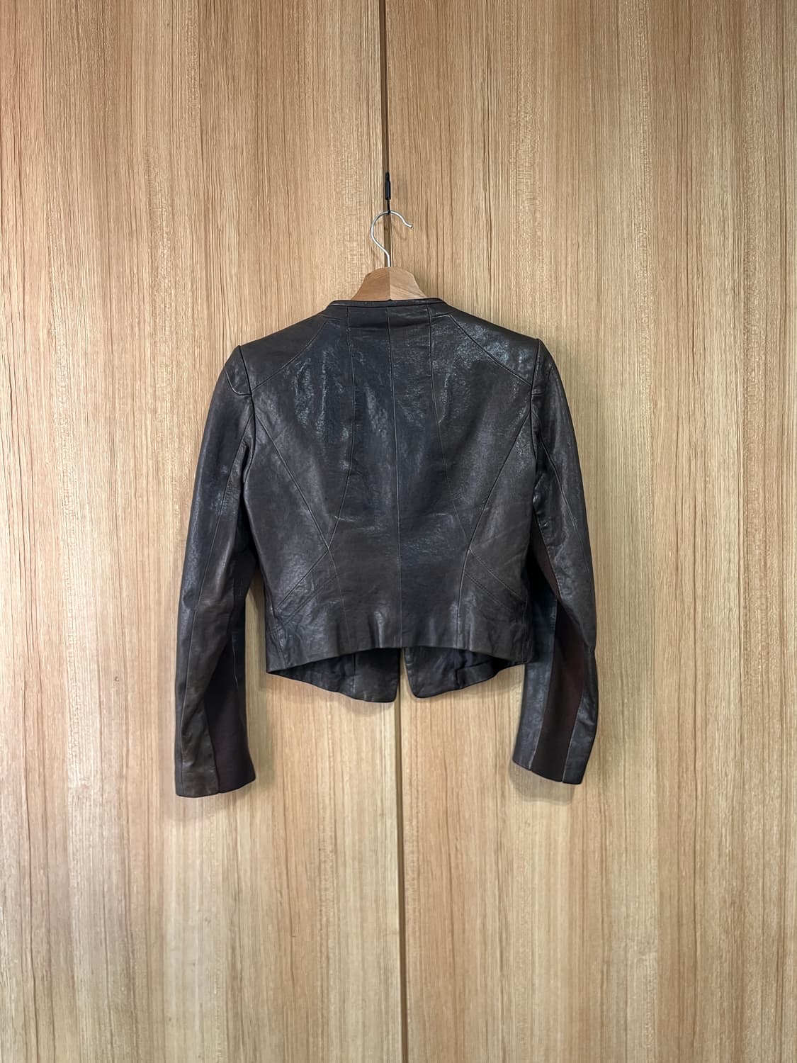 솔레지아 레더 후디 자켓 상품이미지2