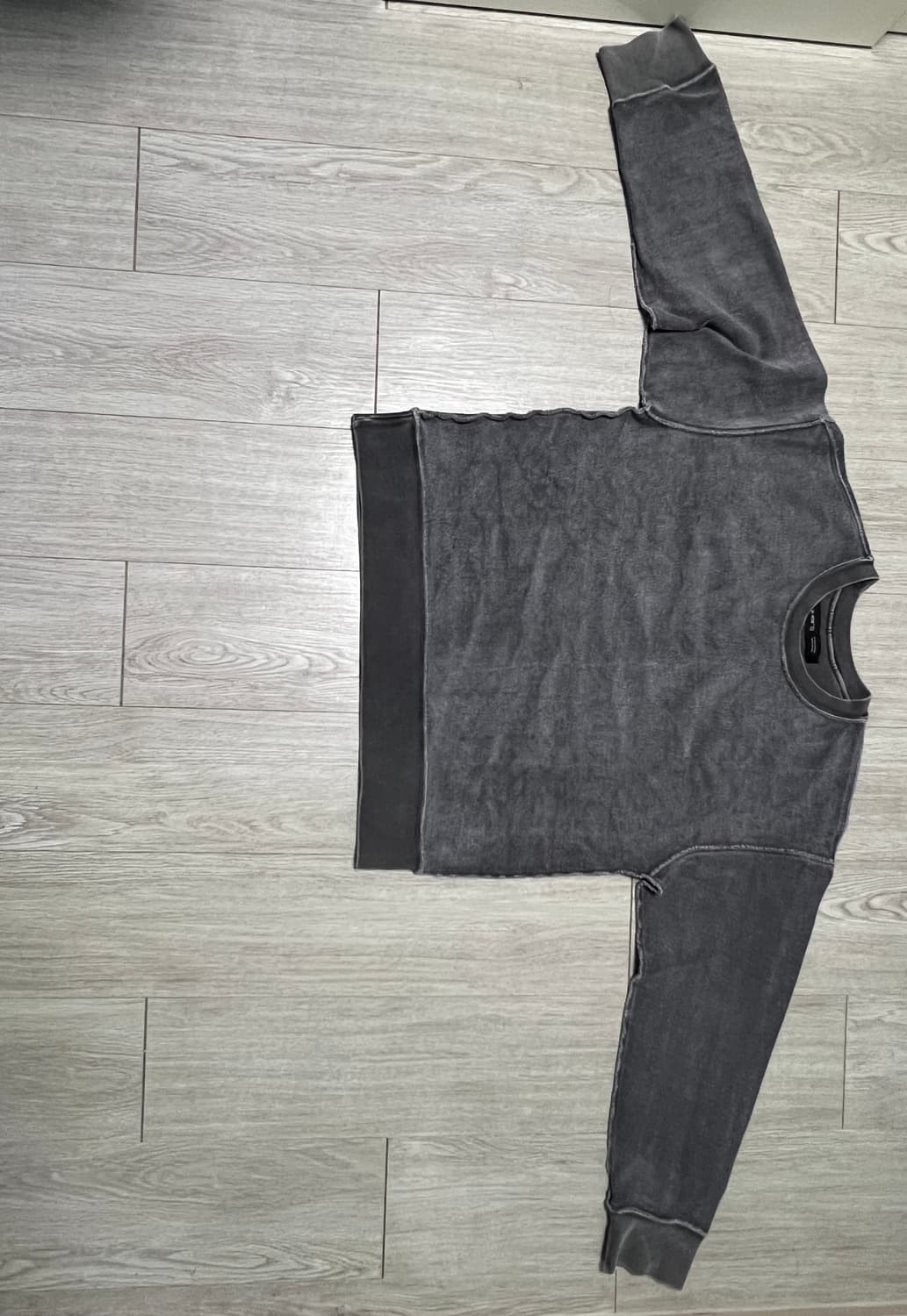 어텐션로우 피그먼트 리버시블 맨투맨 상품이미지2