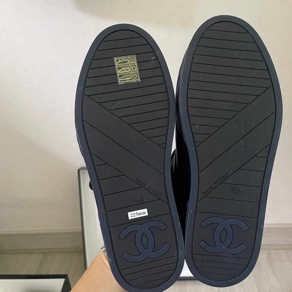 샤넬 로고 벨크로 네이비 스니커즈 (225mm) 상품이미지4
