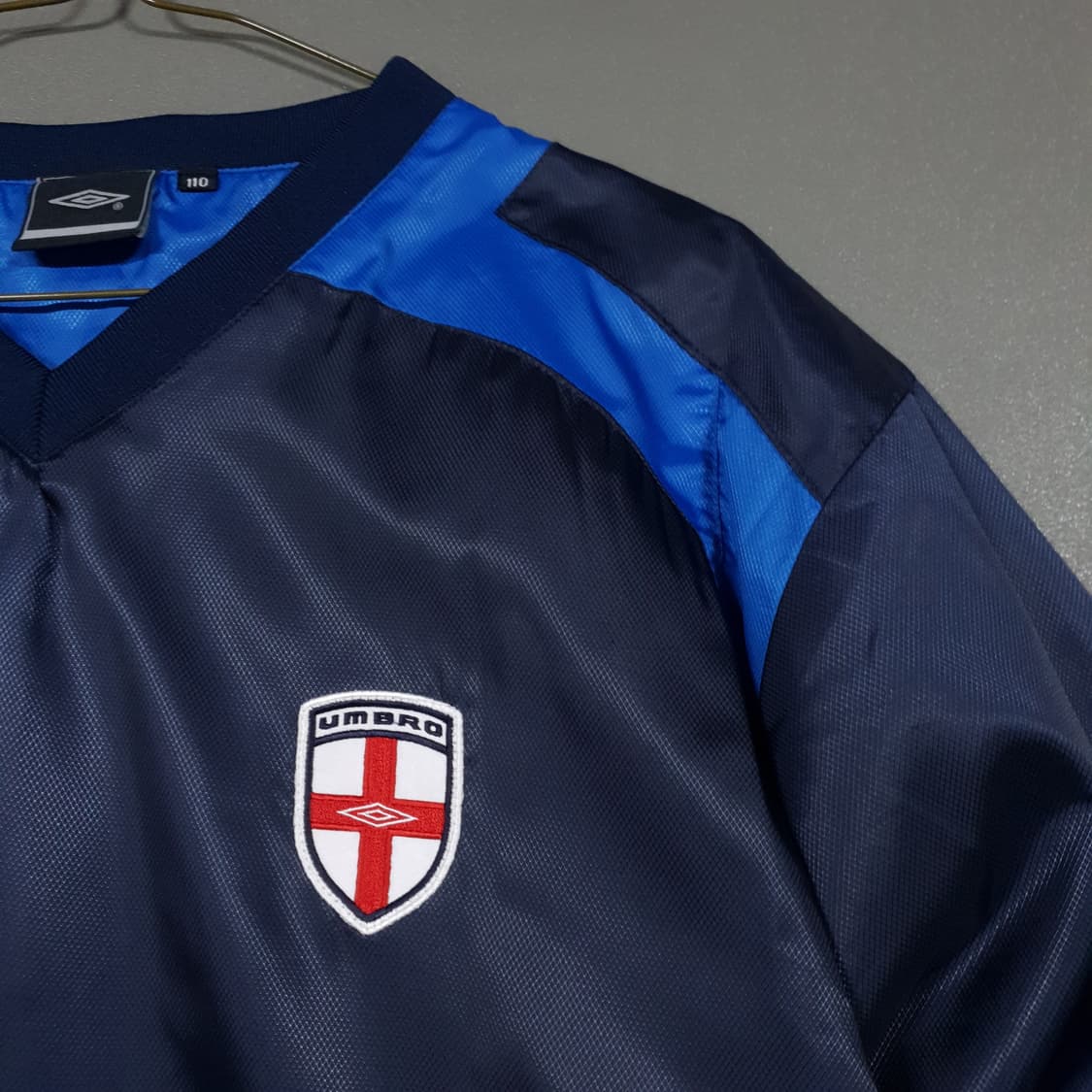 110 (2XL) 엄브로 잉글랜드 올드스쿨 우븐 웜업 바람막이 축구 상품이미지2