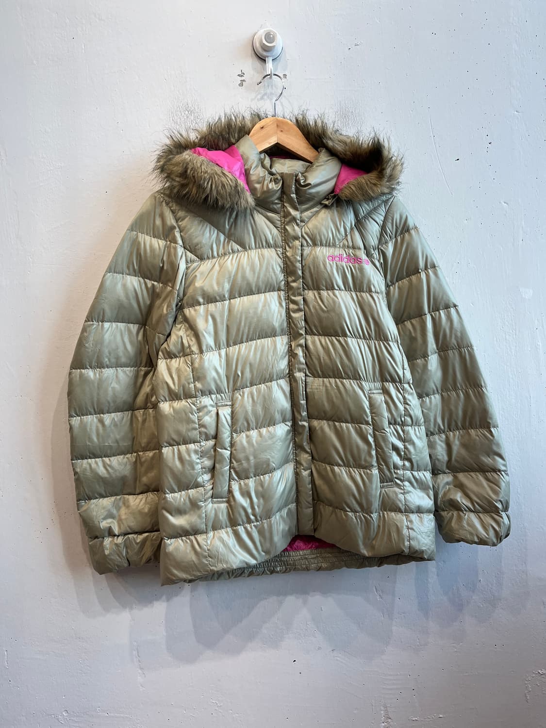 아디다스 재팬 핑크로고 퍼 다운 경량패딩 상품이미지1