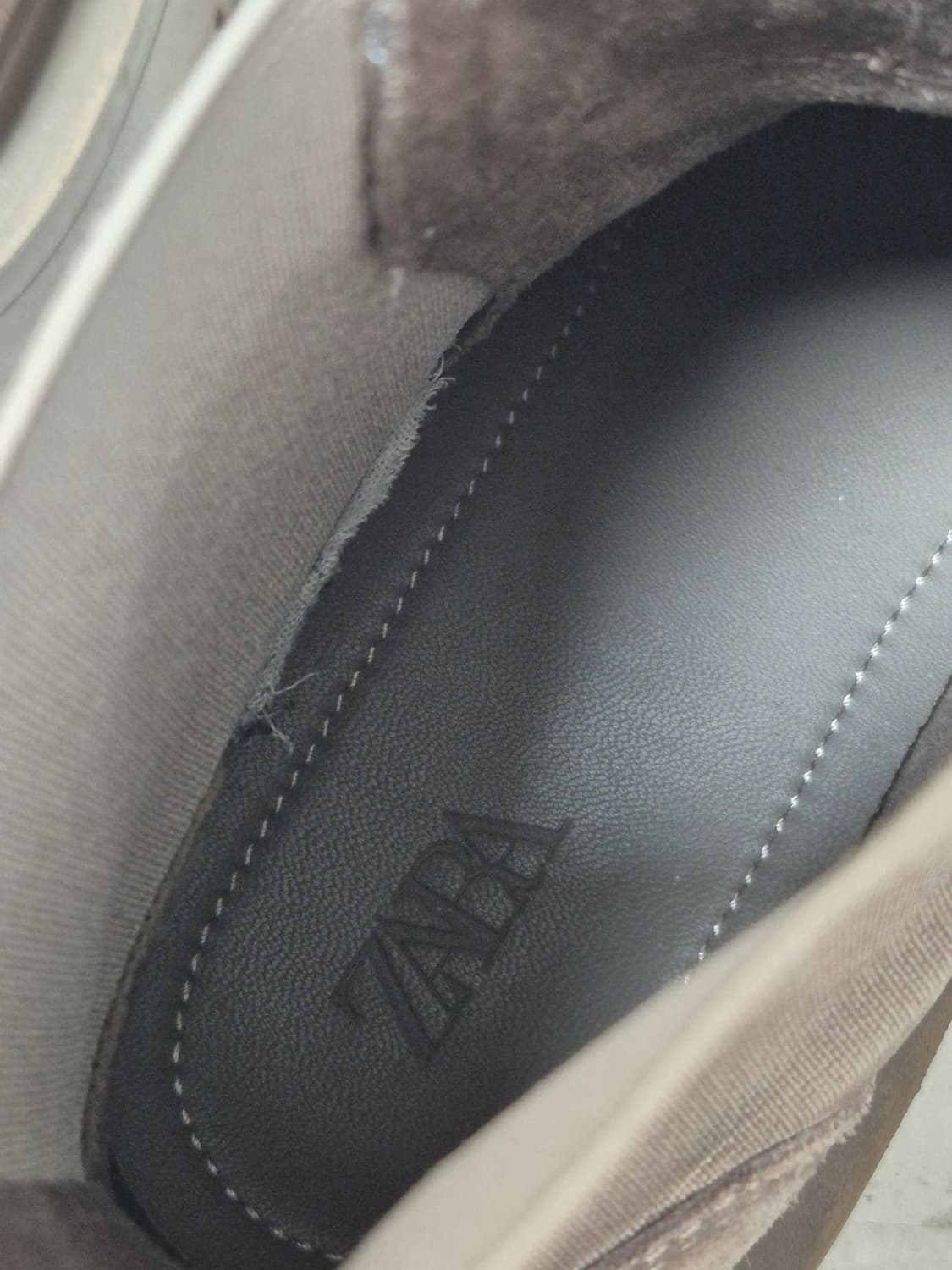 (41/270)자라 볼륨 리얼 스웨이드 첼시부츠  상품이미지6