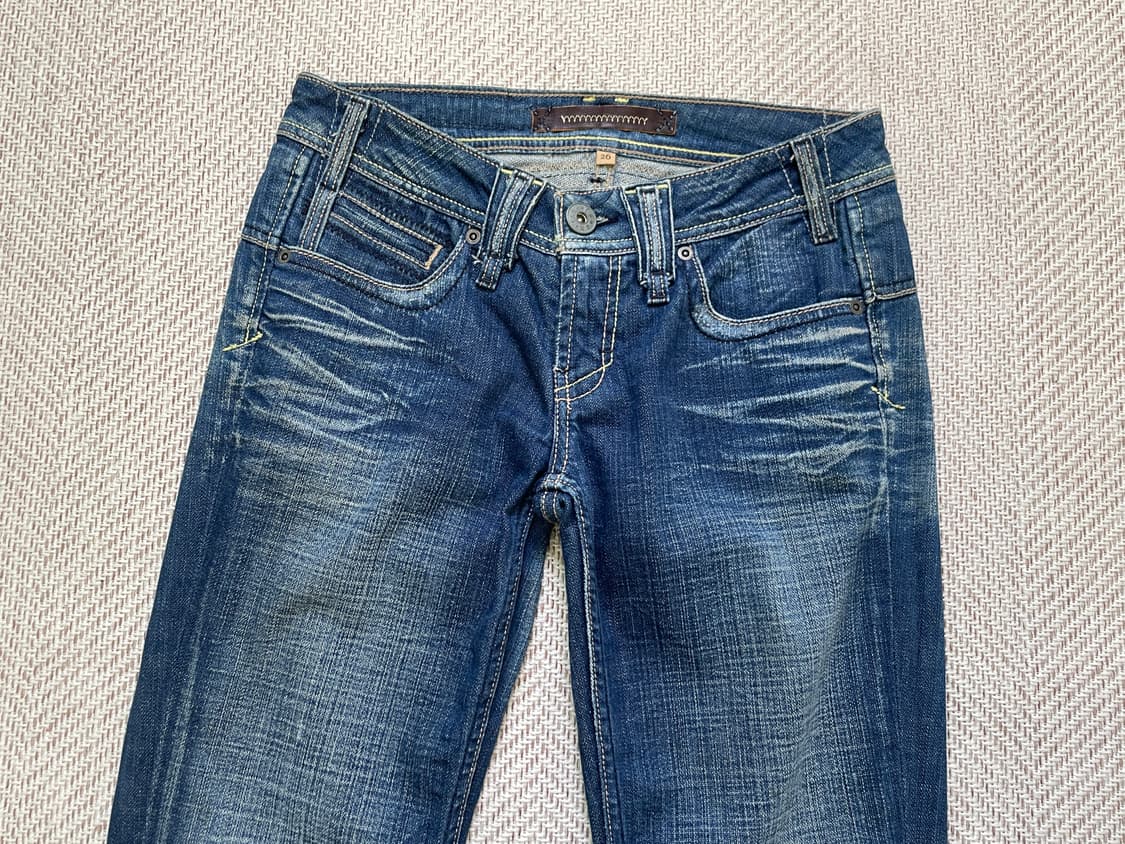 Yanuk 야누크 포켓 자수 디테일 부츠컷 데님 팬츠 상품이미지7